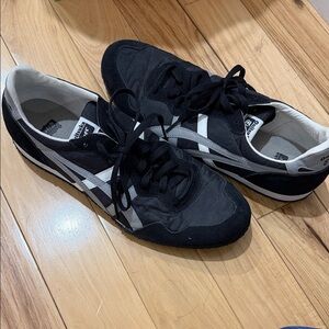 Onitsuka Tiger by Asics Men's Black and White Sneakers - never worn